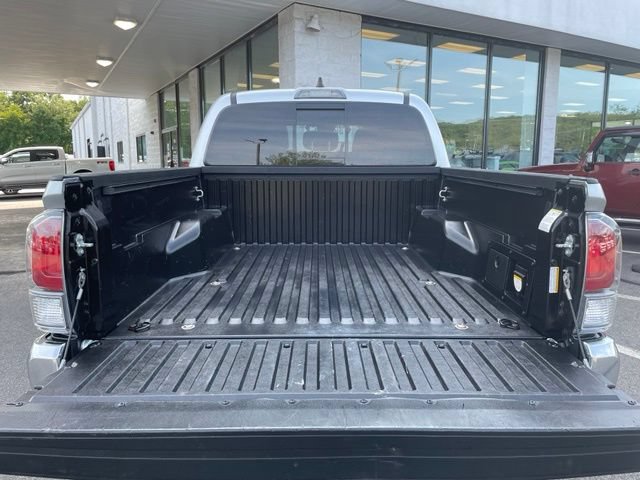 Used 2022 Toyota Tacoma TRD Off-Road AWD/4WD image 29