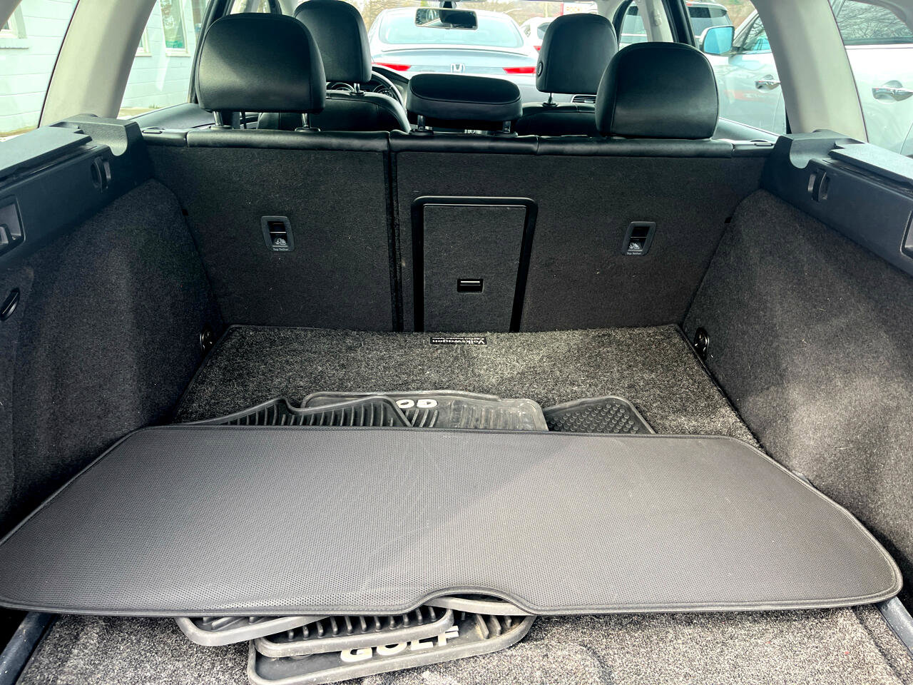 Used 2016 Volkswagen Golf Limited Edition image 11