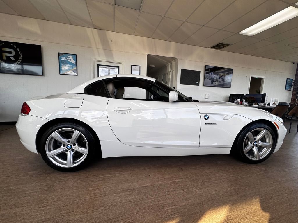 Used 2009 BMW Z4 sDrive30i image 8