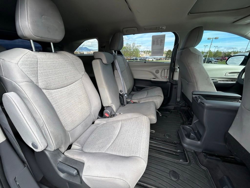 Used 2024 Toyota Sienna LE w/ LE Plus Package AWD/4WD image 31