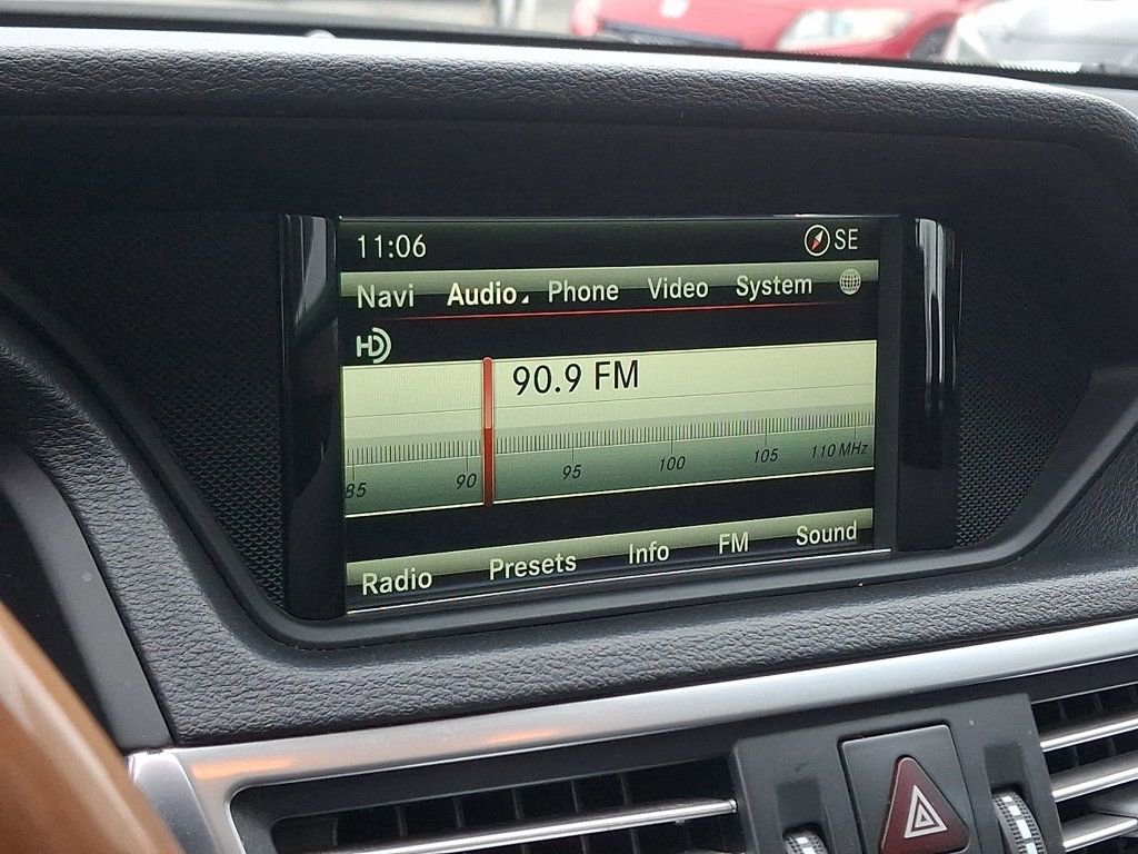 Used 2011 Mercedes-Benz E 350 4MATIC Sedan image 19