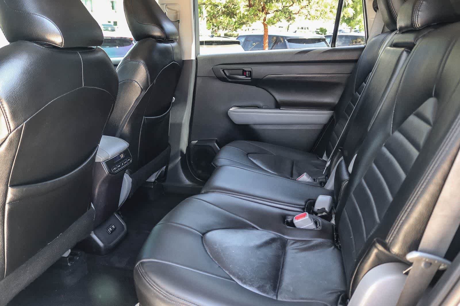 Used 2021 Toyota Highlander L FWD image 15