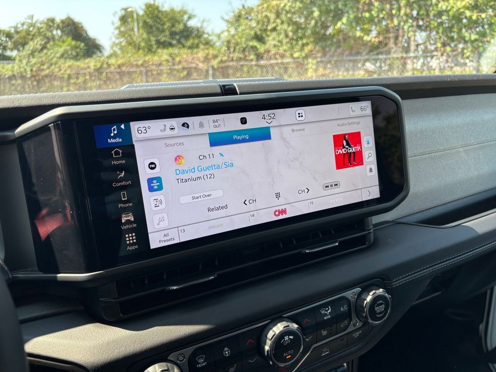 Used 2025 Jeep Wrangler Sahara image 21