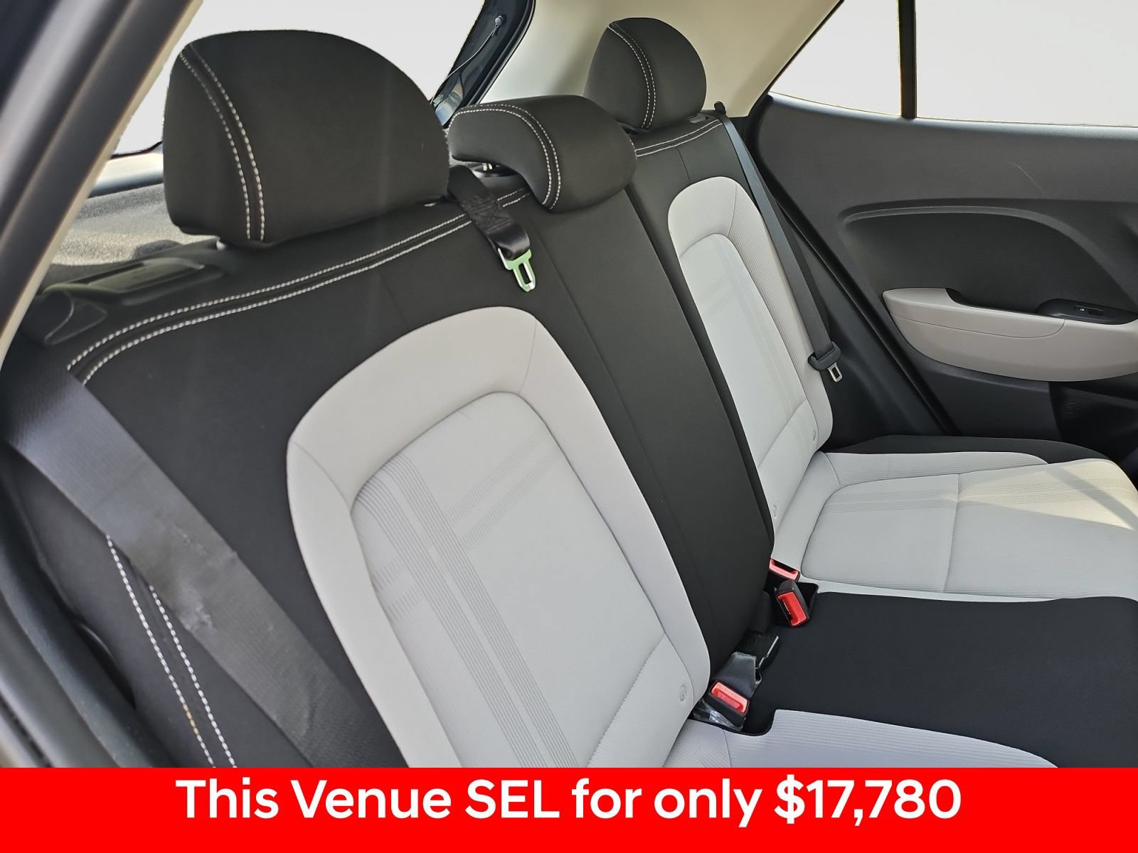 Used 2022 Hyundai Venue SEL FWD image 45