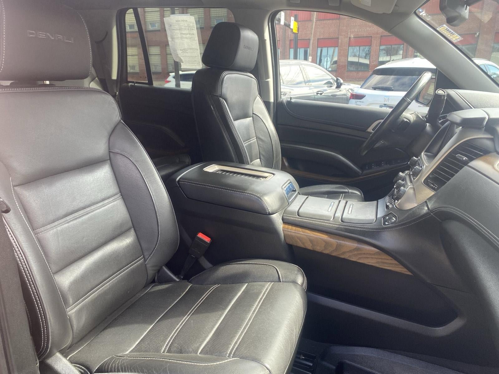 Used 2020 GMC Yukon Denali w/ Denali Premium Package image 39