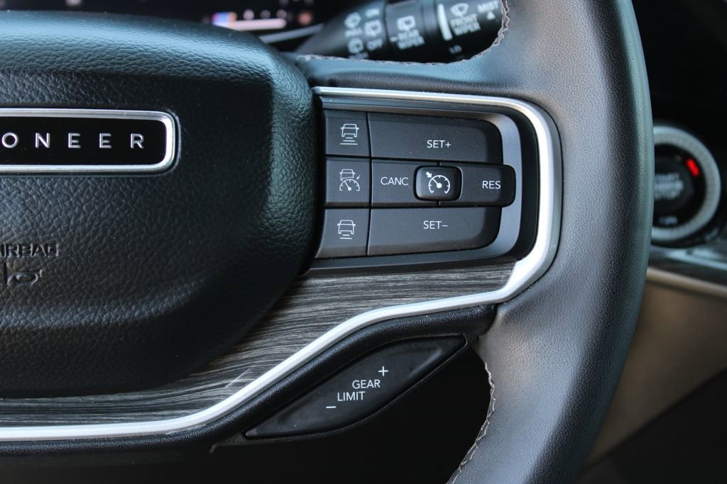 Used 2022 Jeep Wagoneer Series III w/ Flexible Seating Group image 32