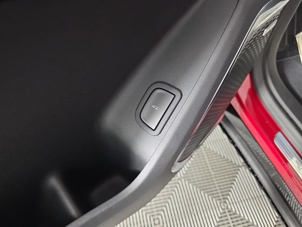 New 2027 Chevrolet Traverse RS w/ LPO, Floor Liner Package FWD image 13