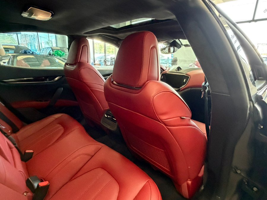 Used 2022 Maserati Ghibli Modena RWD image 34