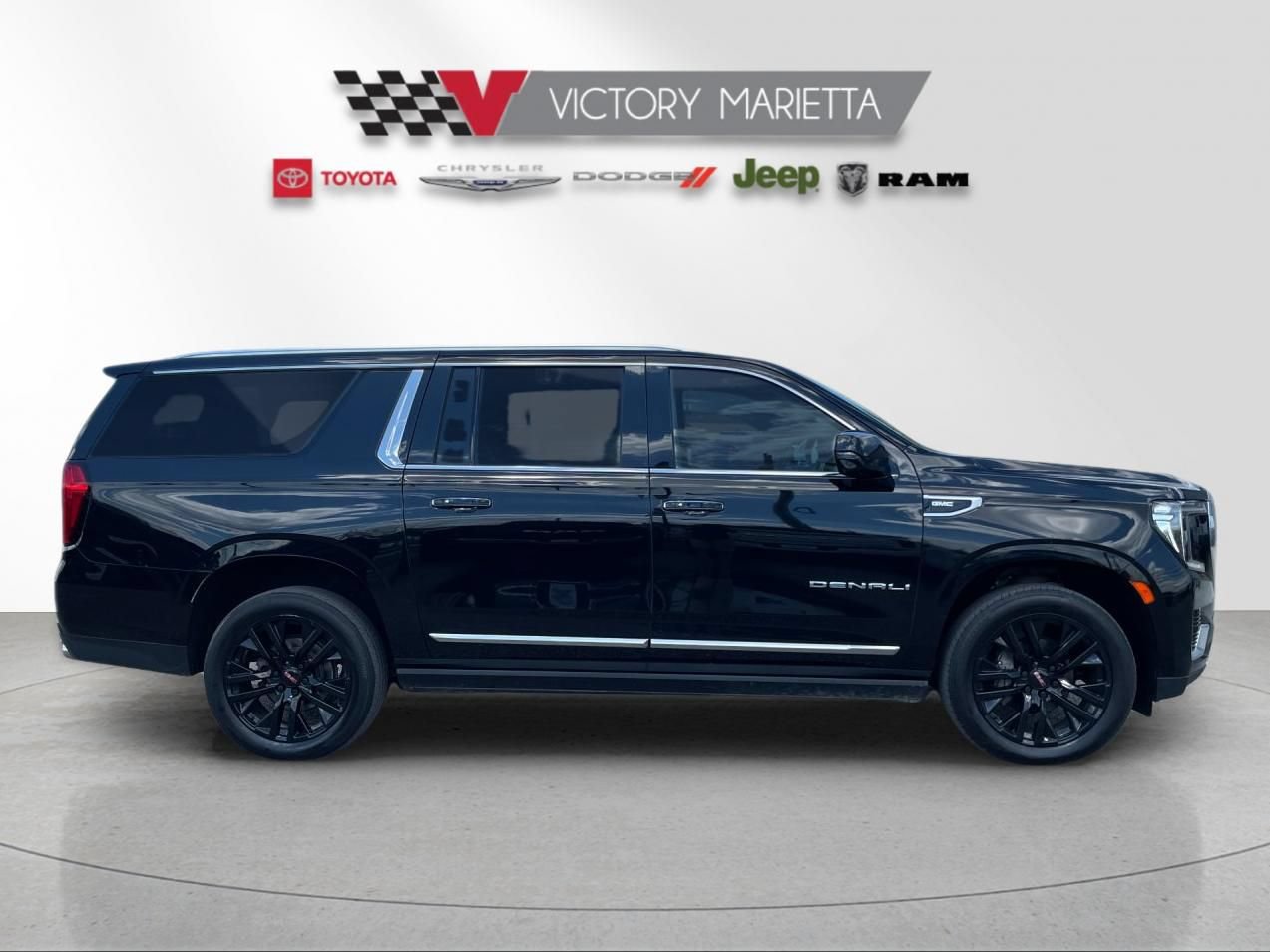 Used 2021 GMC Yukon XL Denali w/ Denali Premium Package AWD/4WD image 6
