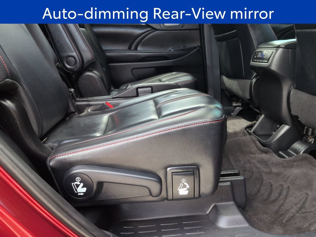 Used 2019 Toyota Highlander SE w/ Carpet Mat Package (TMS) AWD/4WD image 26