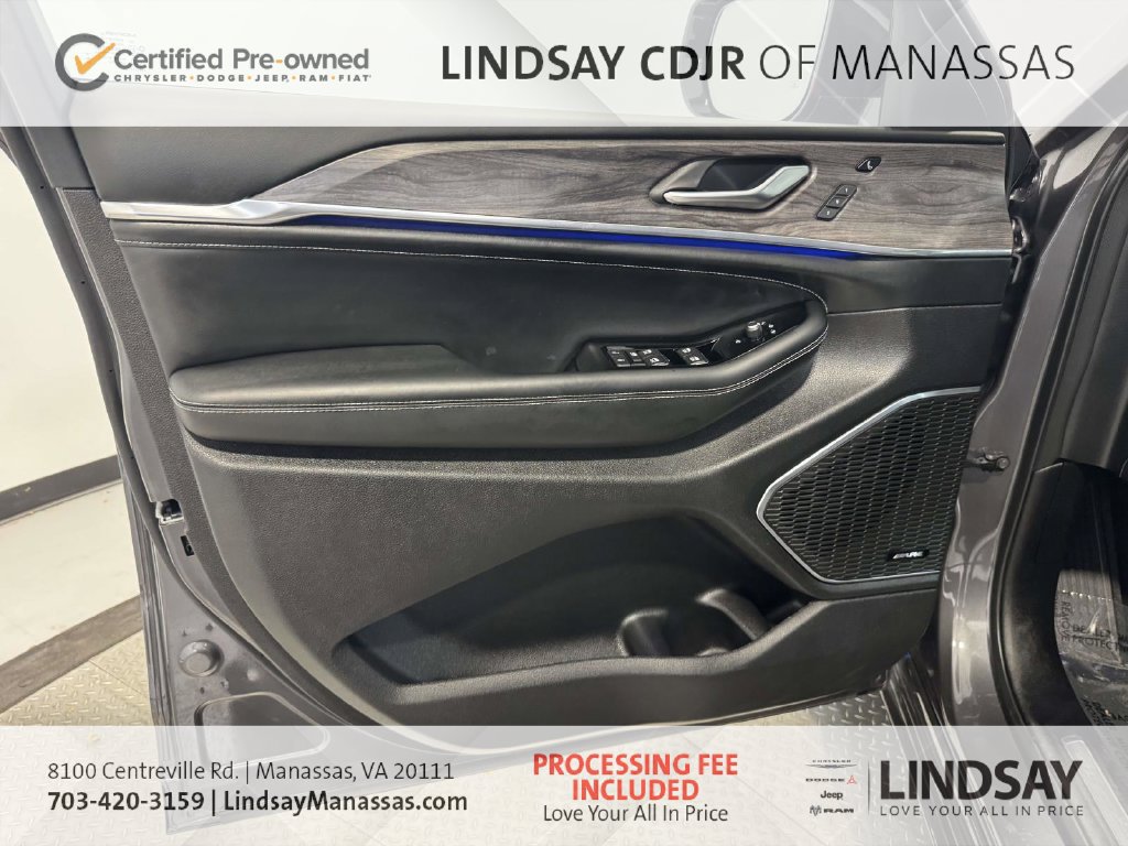 Used 2025 Jeep Grand Cherokee L Overland w/ Advanced Protech Group III AWD/4WD image 17