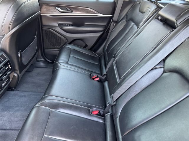 Used 2023 Jeep Grand Cherokee Limited w/ Black Appearance Package AWD/4WD image 16