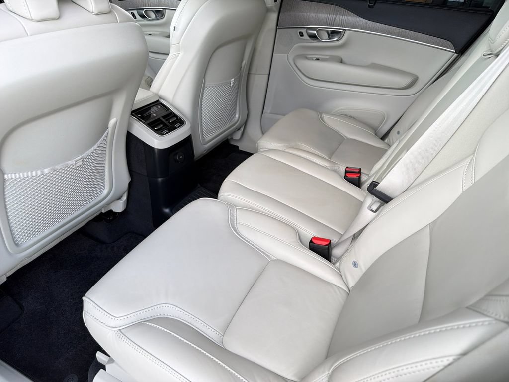 Used 2022 Volvo XC90 T8 Inscription w/ Advanced Package AWD/4WD image 12