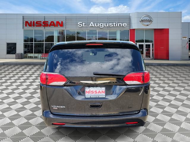 Used 2023 Chrysler Voyager LX FWD image 3