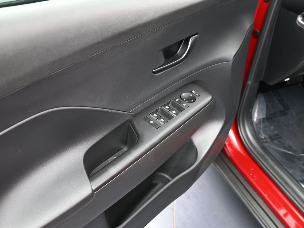 Certified 2025 Hyundai Kona SEL image 12