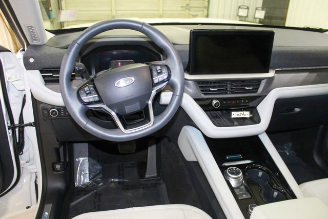 Used 2025 Ford Explorer Platinum w/ Ultimate Package image 11