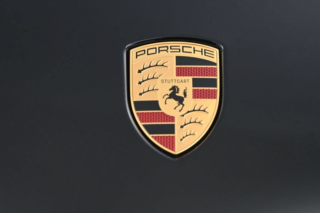 Certified 2025 Porsche Cayenne AWD/4WD image 29