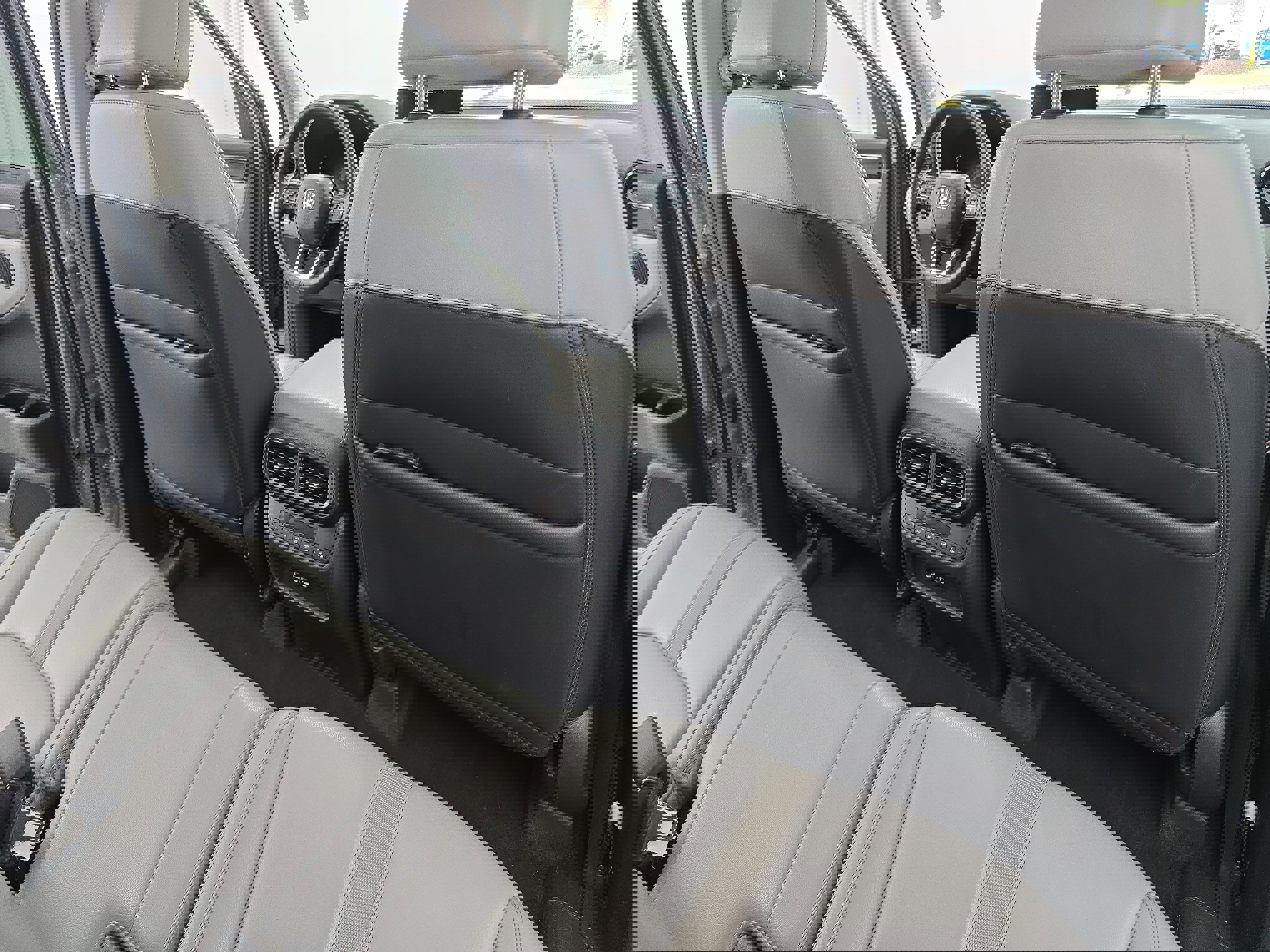 Used 2023 Honda Pilot Touring image 11