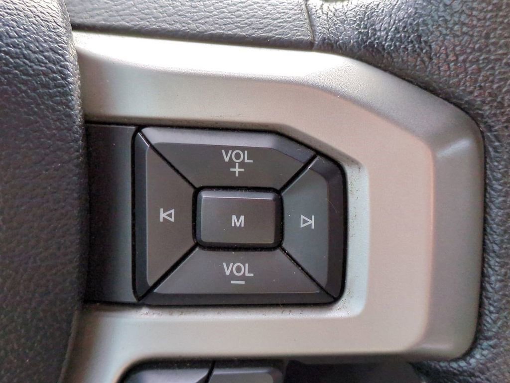 Used 2015 Ford F150 Lariat image 27