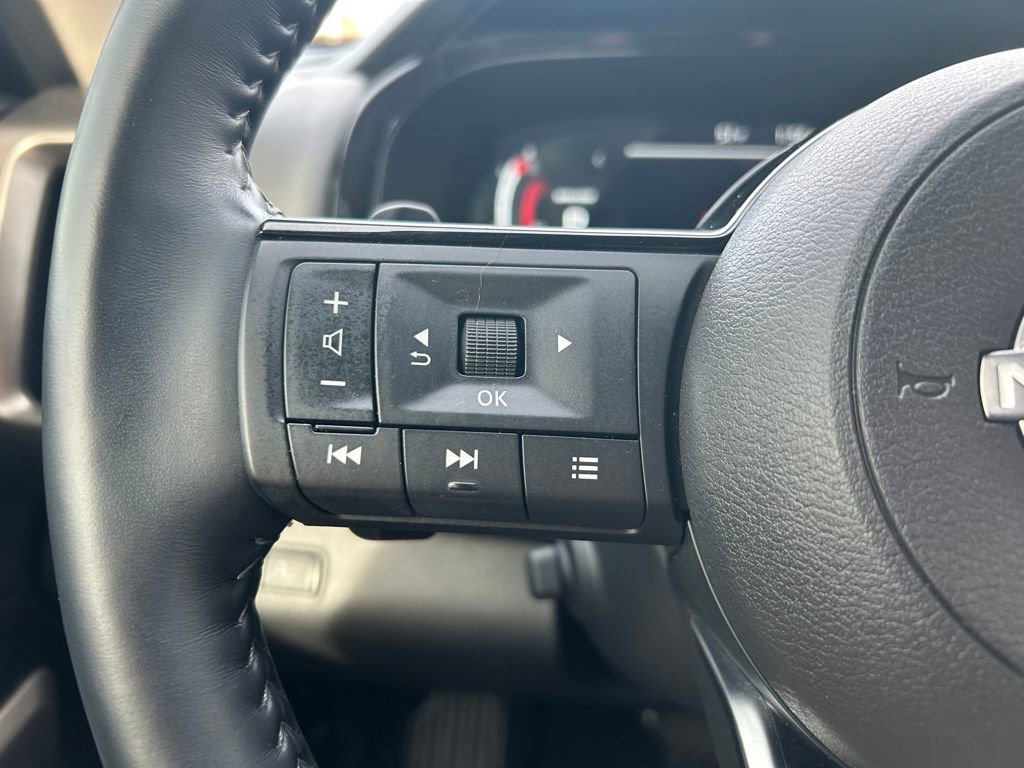 Used 2024 Nissan Pathfinder Platinum w/ Cargo Package image 19