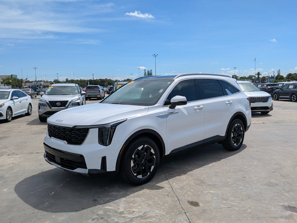 Certified 2026 Kia Sorento S w/ S Panoramic Sunroof Package FWD image 4