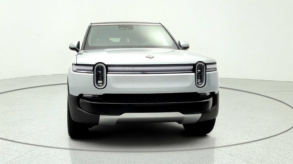 Used 2025 Rivian R1S Adventure Dual AWD/4WD image 2