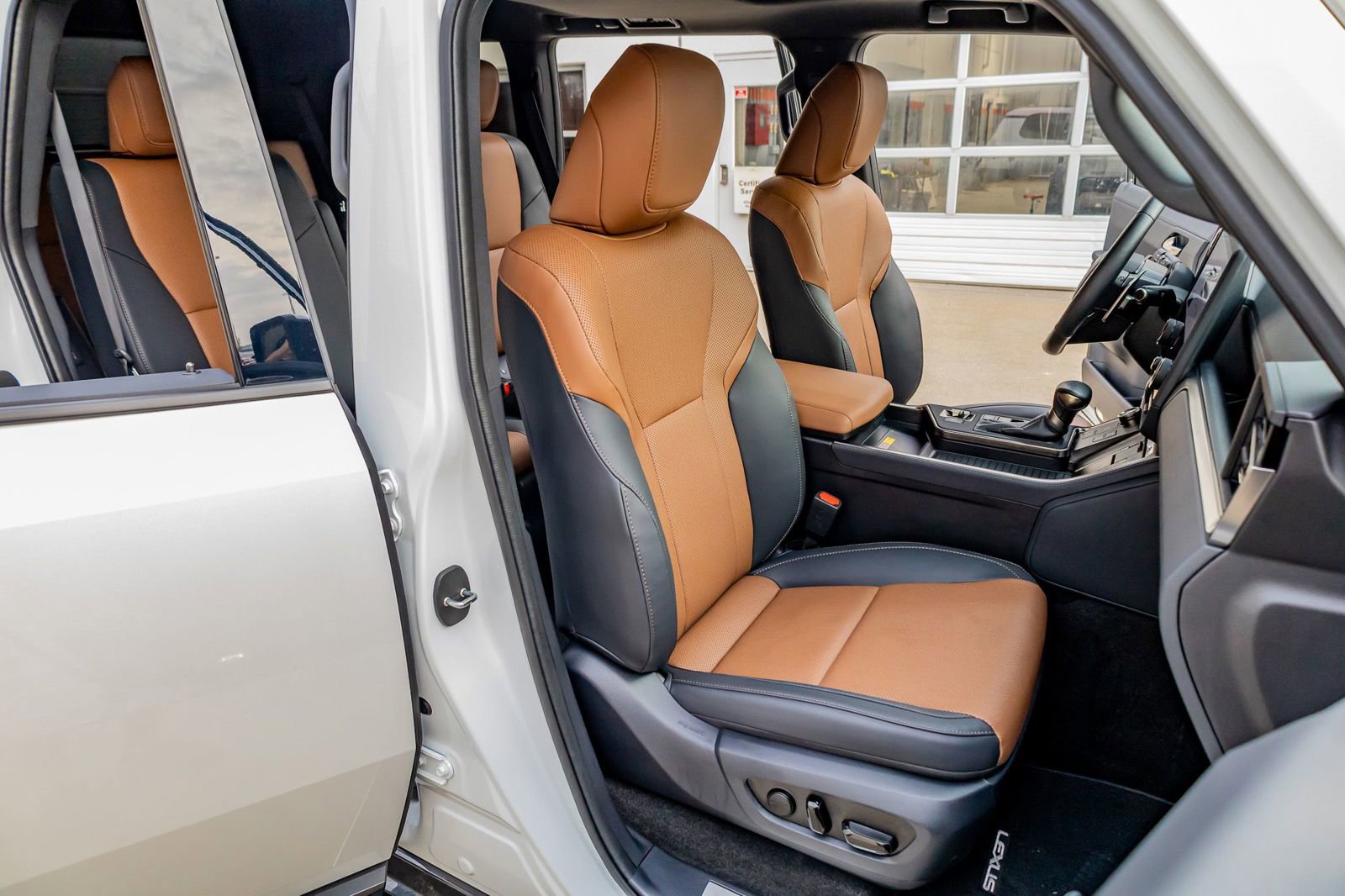 Used 2025 Lexus GX 550 w/ Cold Area Package AWD/4WD image 31
