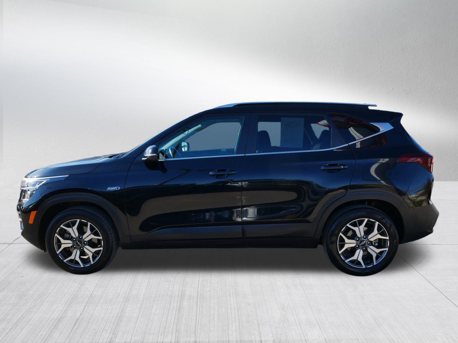 Certified 2023 Kia Seltos EX image 2