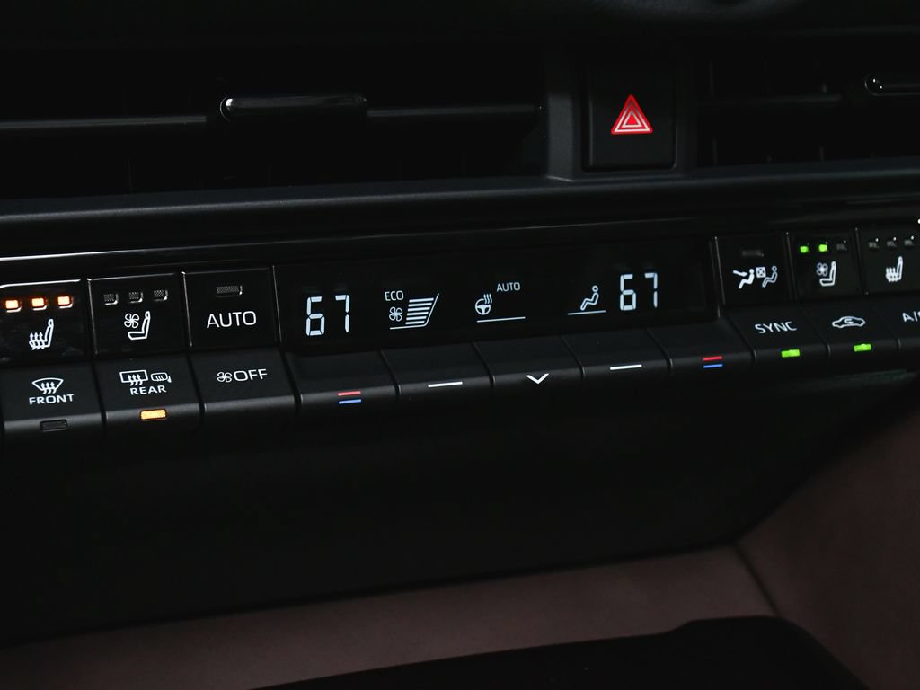 Used 2024 Toyota Crown AWD/4WD image 32