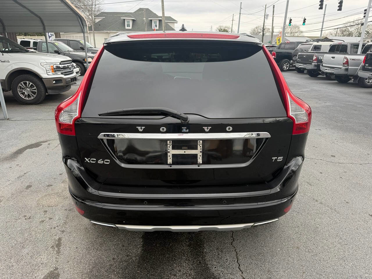 Used 2017 Volvo XC60 T5 Inscription w/ Preferred Option Package FWD image 5