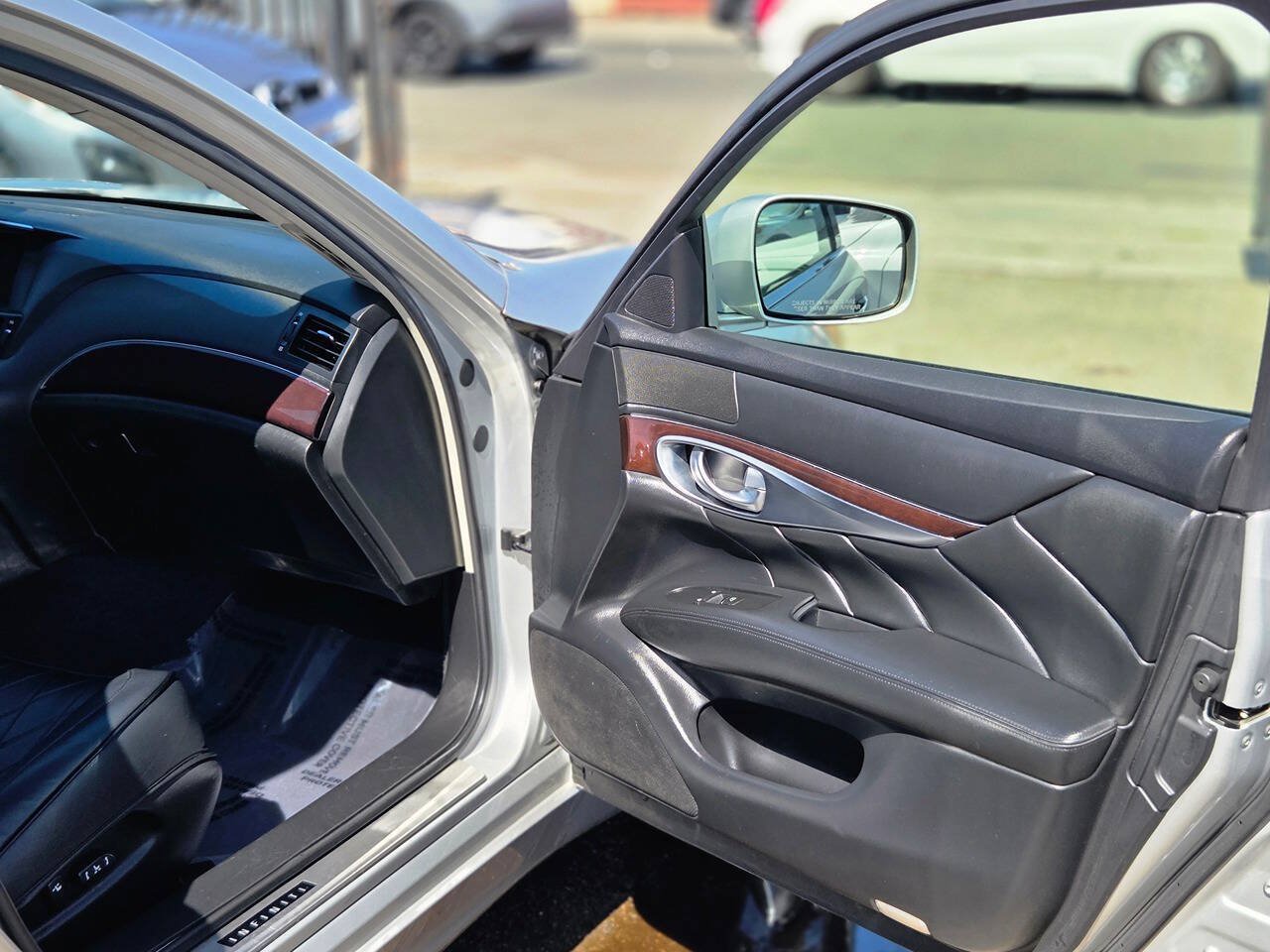 Used 2012 INFINITI M35 w/ Premium Pkg RWD image 25
