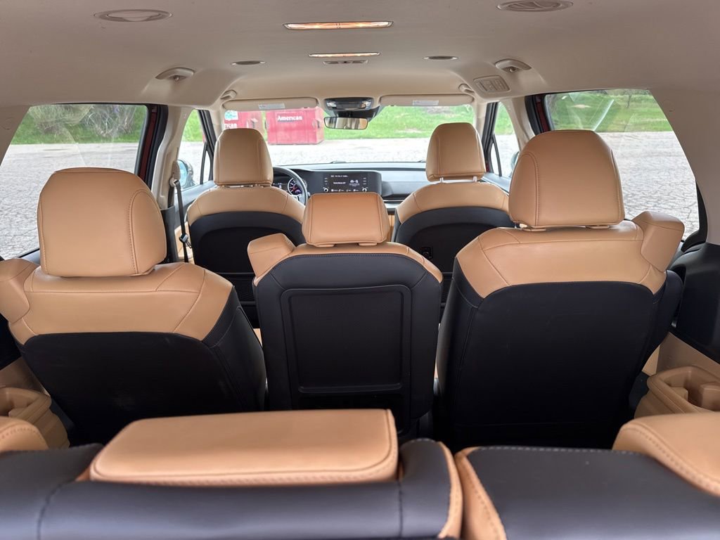 Used 2024 Kia Carnival LX FWD image 51