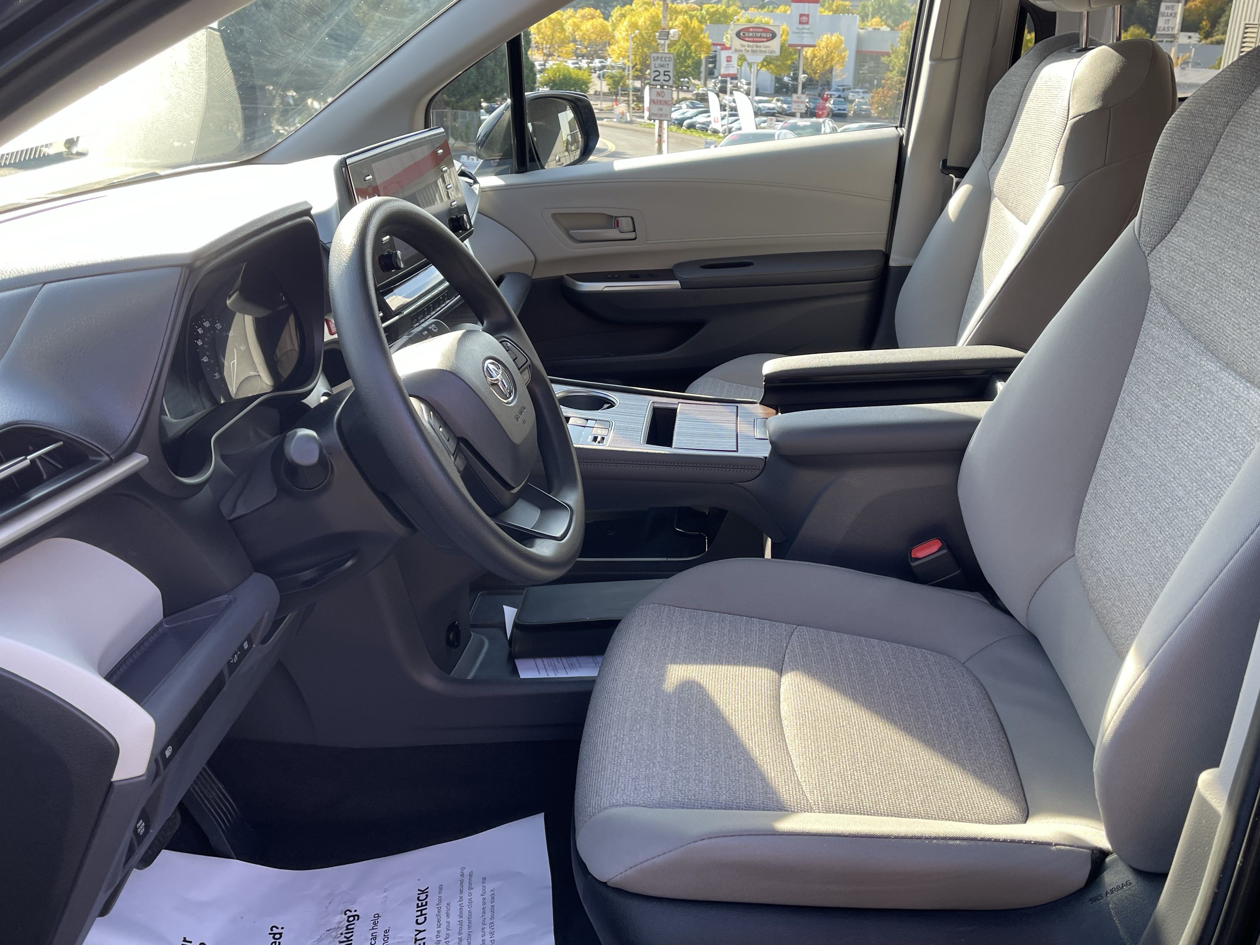 Certified 2024 Toyota Sienna LE AWD/4WD image 12