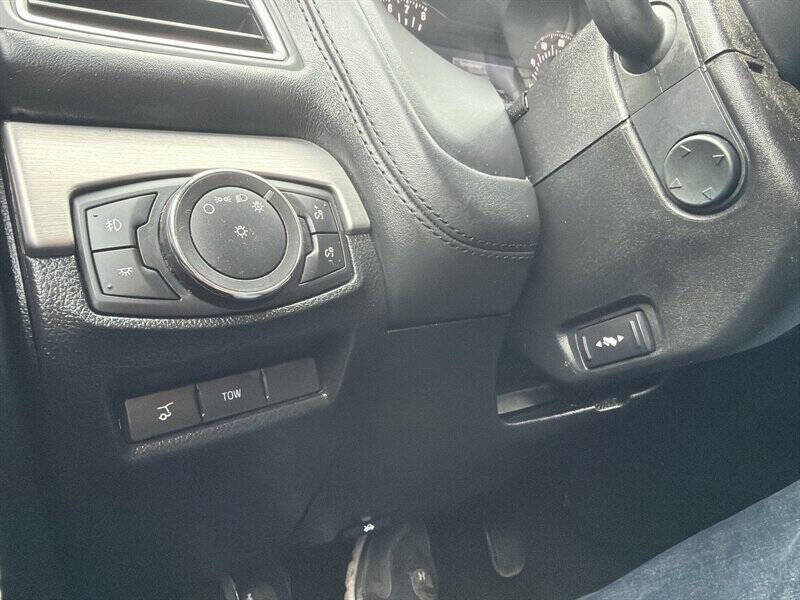 Used 2017 Ford Explorer Platinum image 32