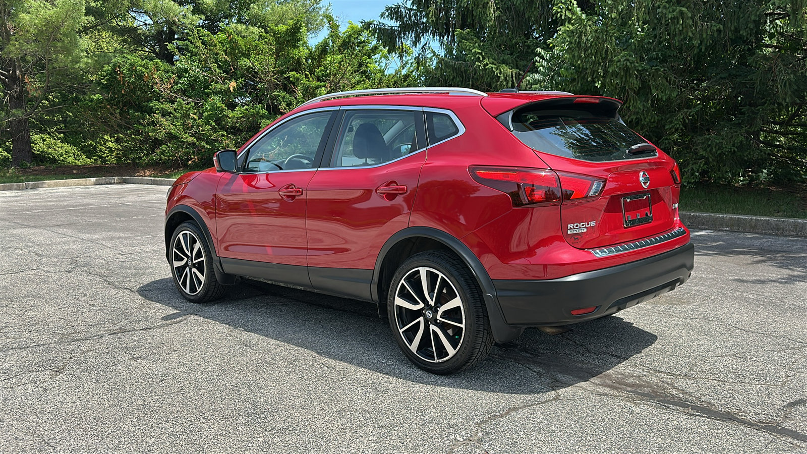 Certified 2018 Nissan Rogue Sport SL w/ SL Premium Package AWD/4WD image 8