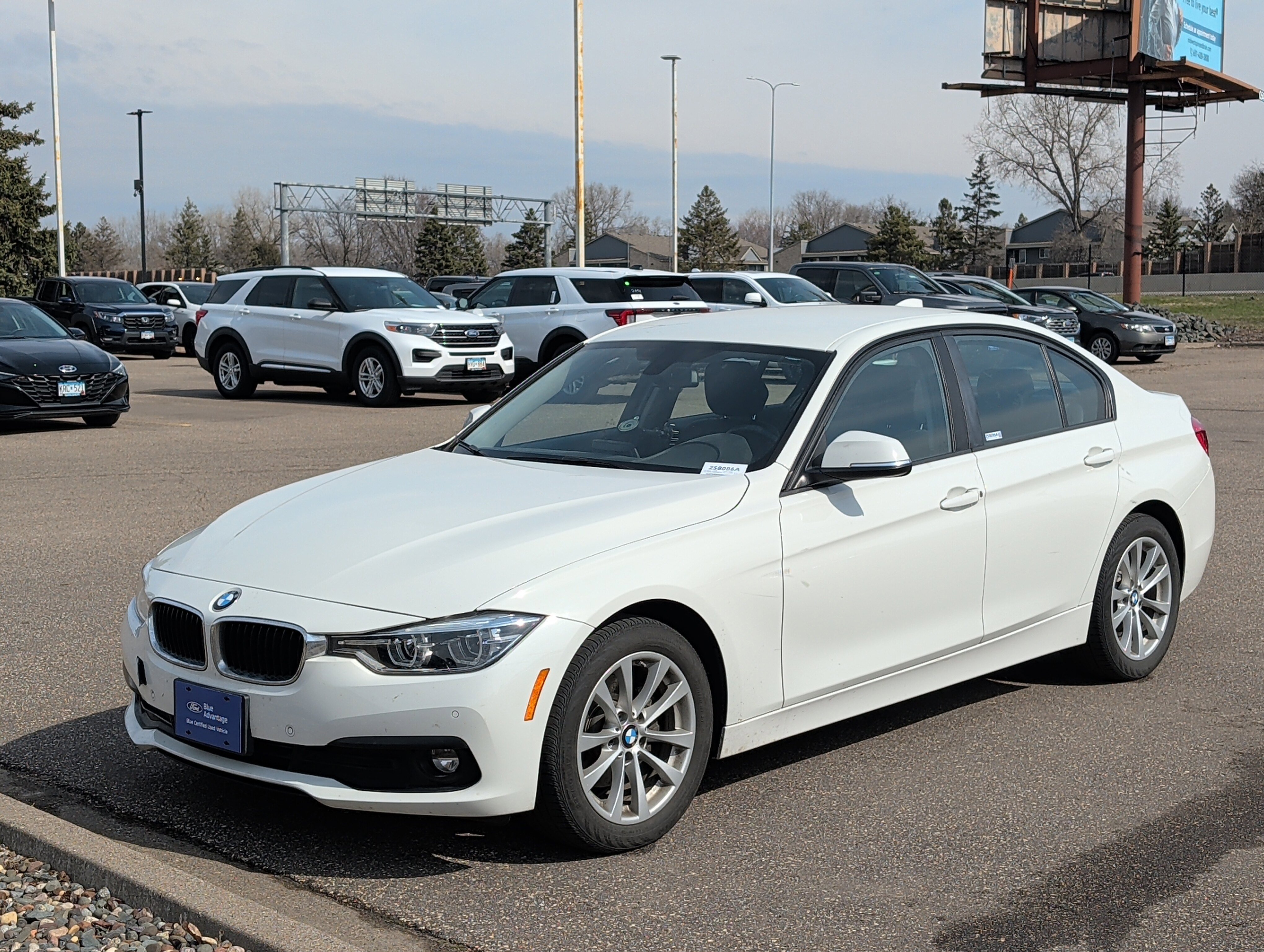 Used 2018 BMW 320i xDrive Sedan image 2