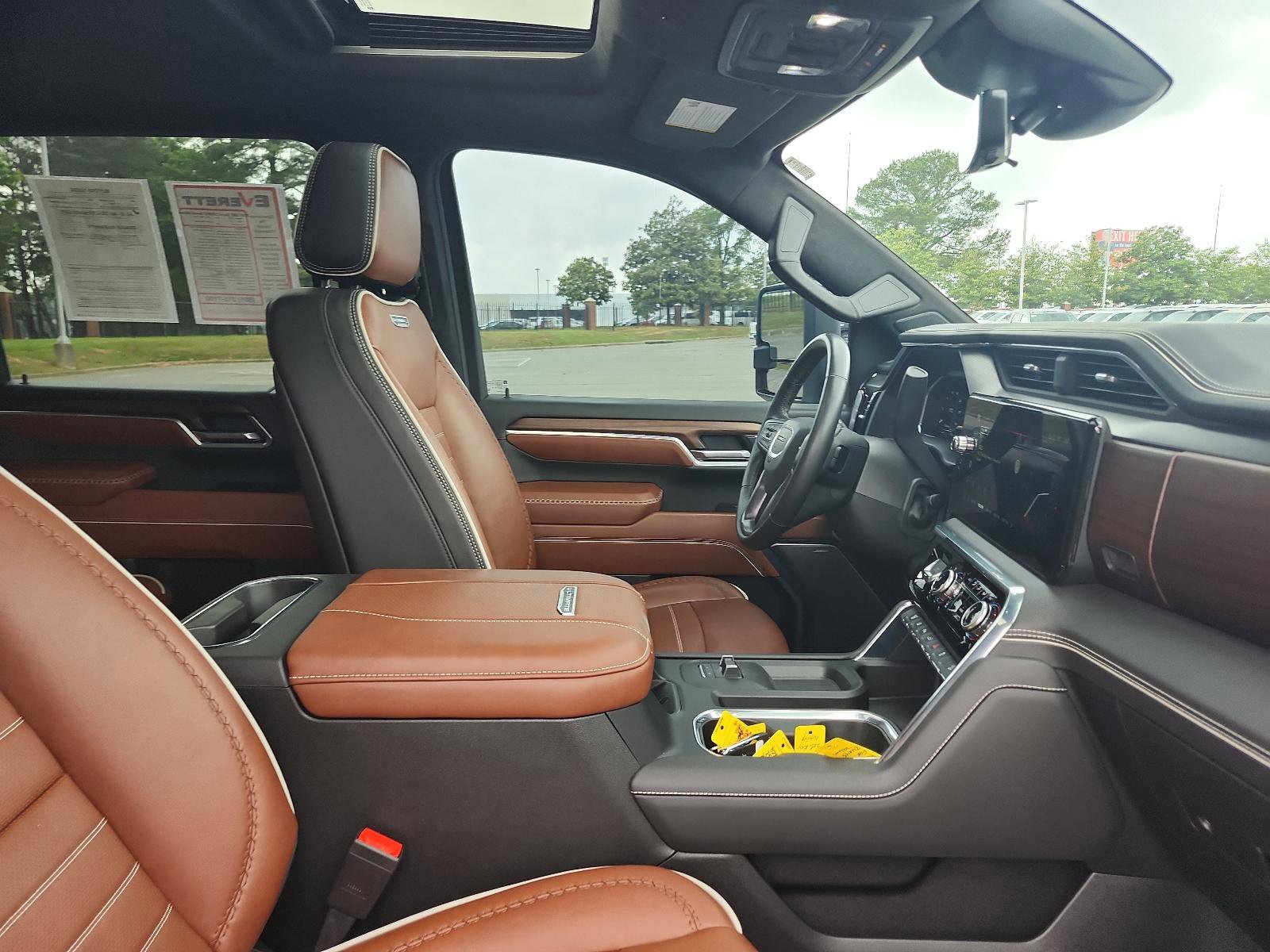 Used 2024 GMC Sierra 2500 Denali Ultimate AWD/4WD image 10