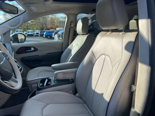 Used 2020 Chrysler Pacifica Limited image 25