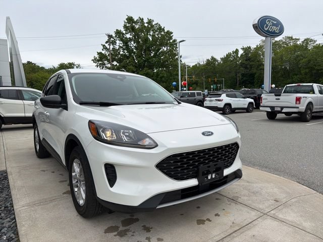 Certified 2022 Ford Escape SE w/ Cold Weather Package AWD/4WD image 2