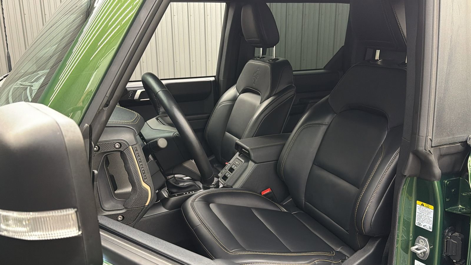 Used 2025 Ford Bronco Badlands image 32