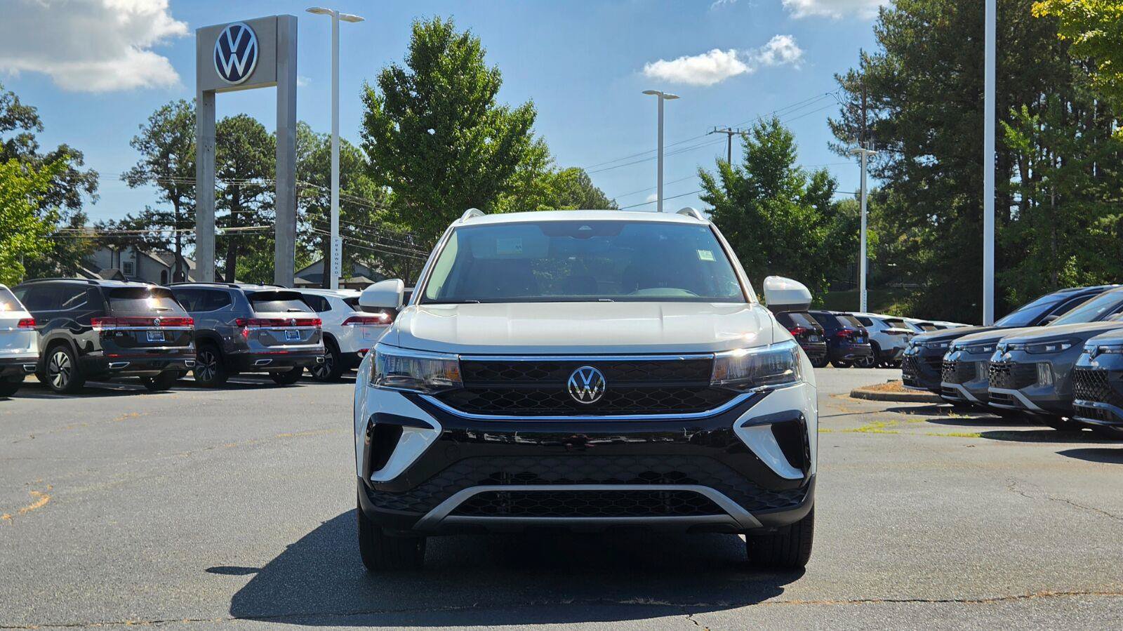 Certified 2023 Volkswagen Taos SE w/ Panoramic Sunroof Package FWD image 8