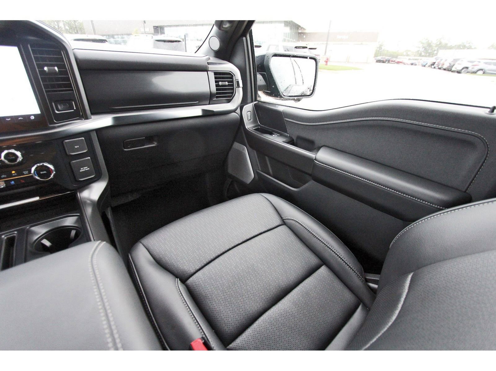 Used 2025 Ford F150 Lariat w/ Equipment Group 502A High image 12