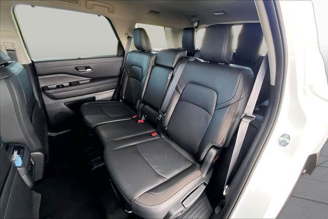 Certified 2025 Nissan Pathfinder SL FWD image 19
