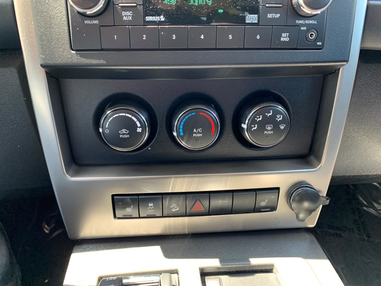 Used 2012 Jeep Liberty Sport AWD/4WD image 22