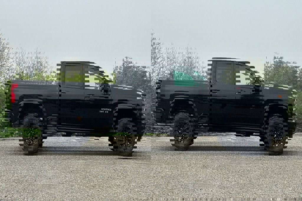 New 2026 Chevrolet Silverado 2500 ZR2 image 3