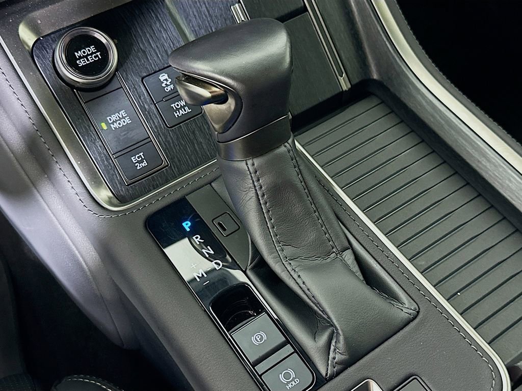 Used 2025 Lexus GX 550 w/ Accessory Package (Z1) image 32