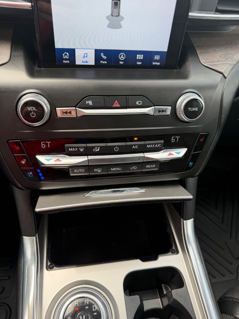 Used 2020 Ford Explorer Platinum w/ Premium Technology Package AWD/4WD image 15