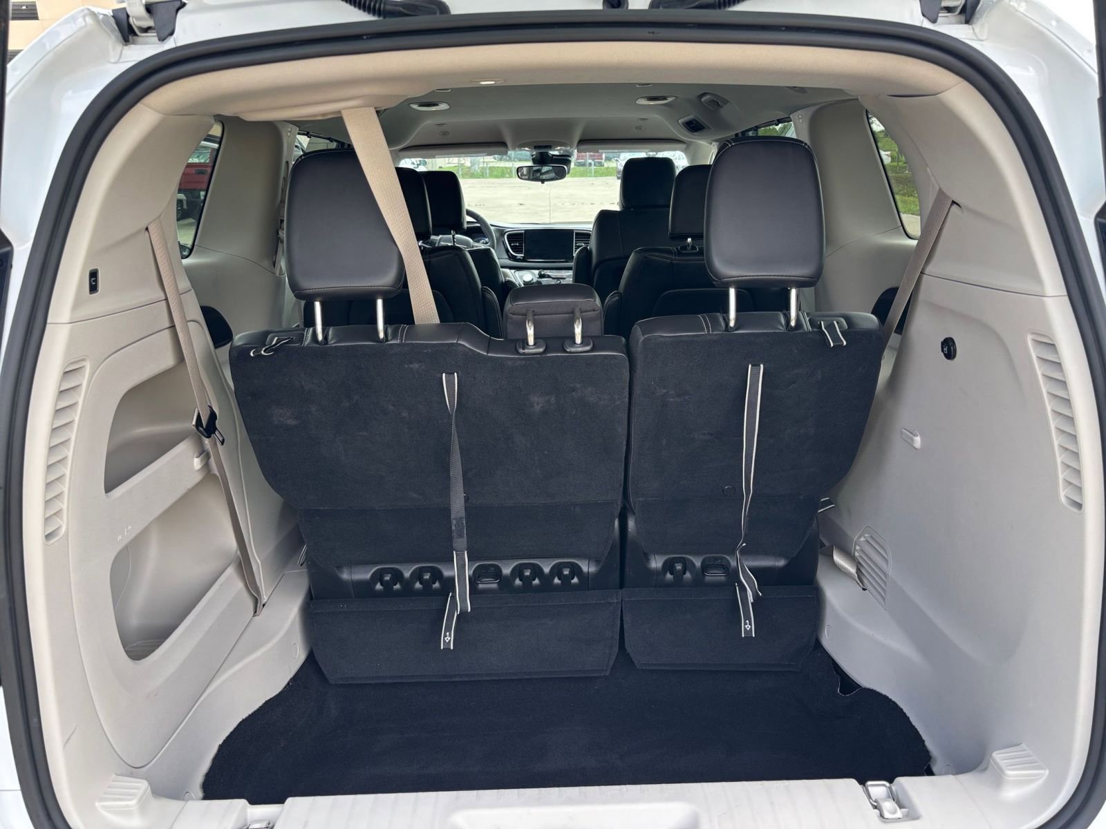 Used 2024 Chrysler Pacifica Touring-L image 31