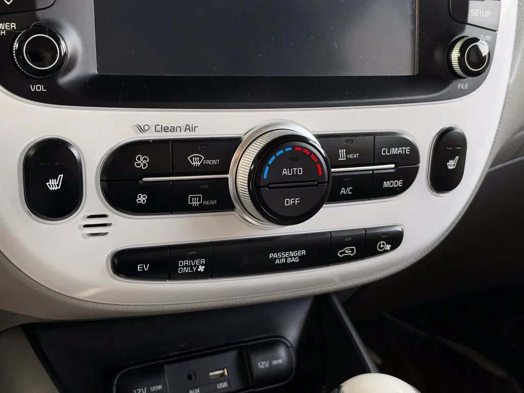 Used 2016 Kia Soul EV FWD image 32