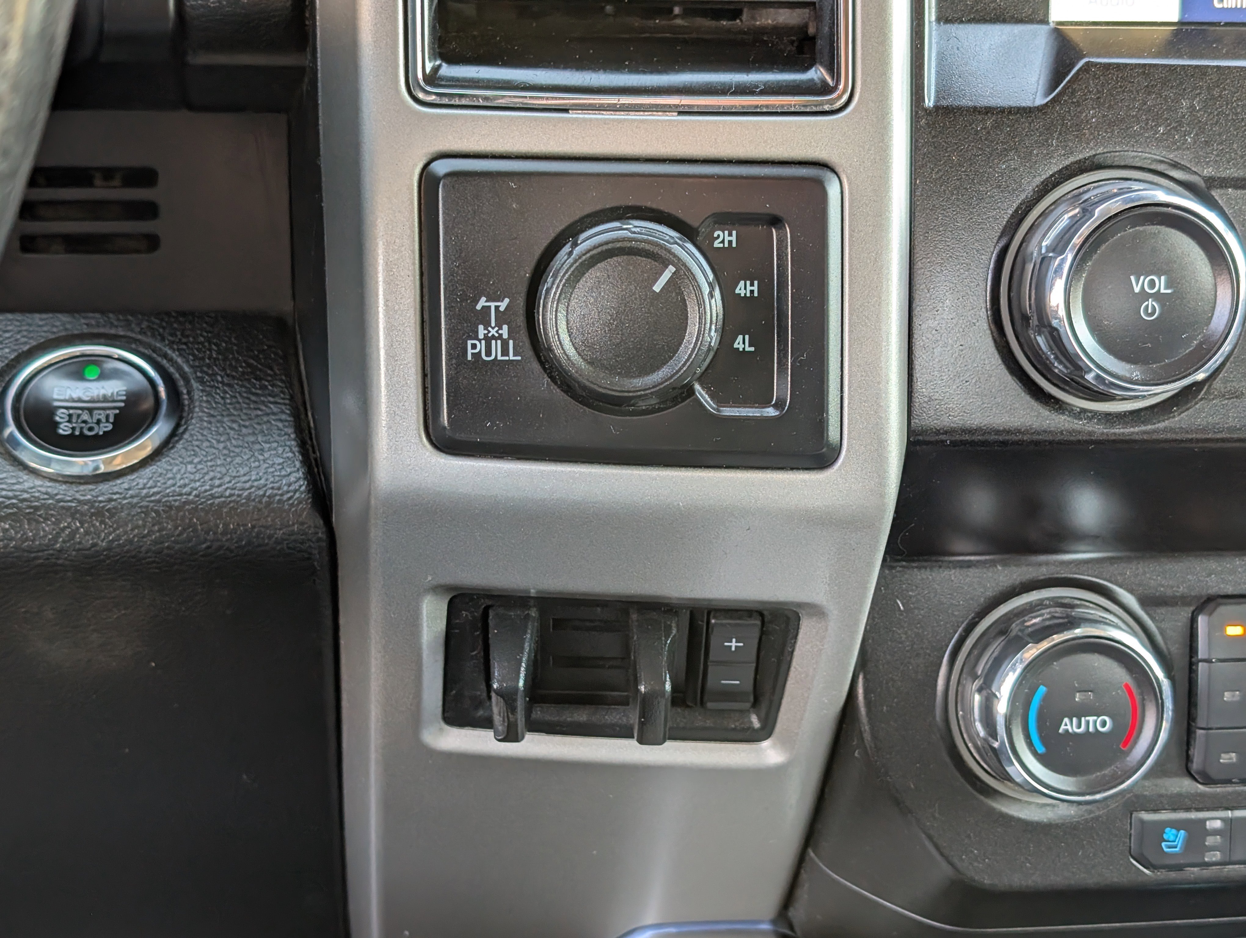 Certified 2020 Ford F350 Lariat w/ Lariat Ultimate Package image 24